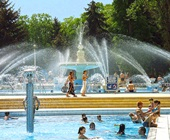 SZÁZADIK SZÜLETÉSNAP BUDAPEST ELSŐ SZABADTÉRI FÜRDŐJÉBEN