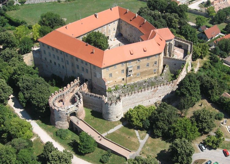 Videóklippel csábítják Siklósra a turistákat