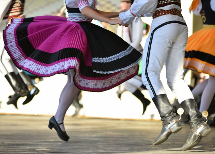 Magyar balladákról mesélő divatbemutató várja a látogatókat Bécsben