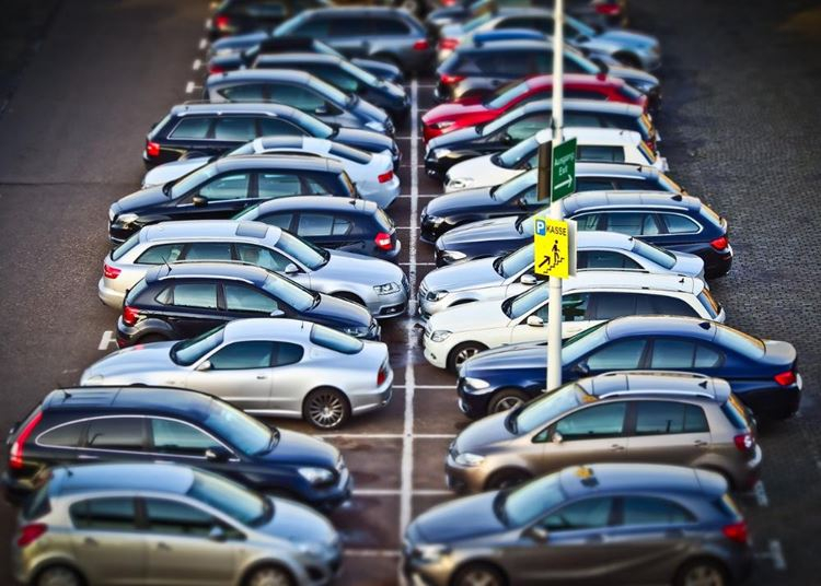 Több ezer ingyenes parkolót nyitnak meg Budapesten