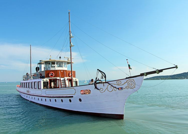 Döntöttek: kiárusítják a Balaton-partot