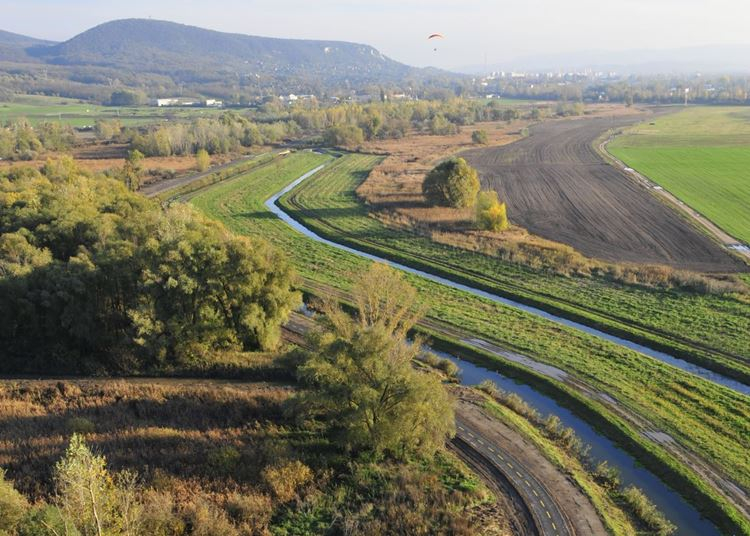Tatabánya és Tata között vezet az Év Kerékpárútja