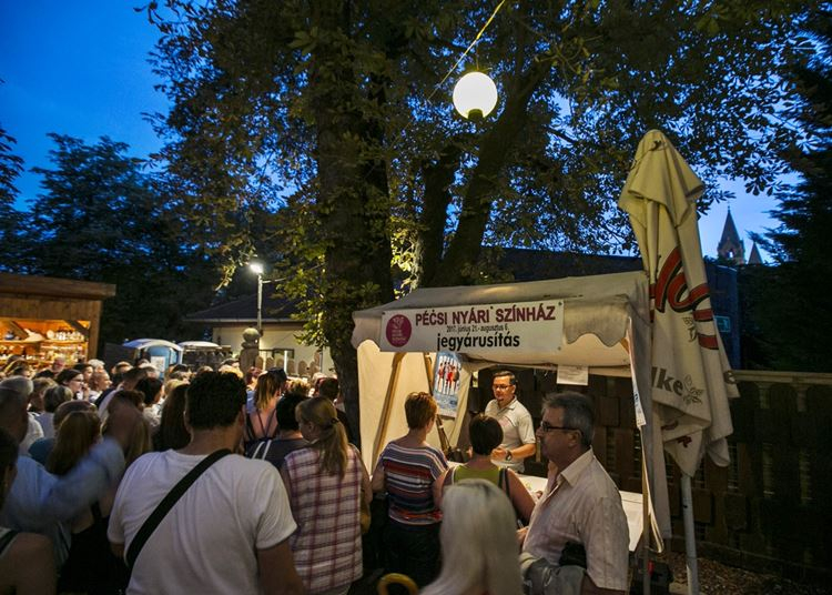 A Pécsi Nyári Színház is csúszik egy esztendőt