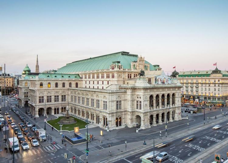 Júniusban kinyit a bécsi operaház