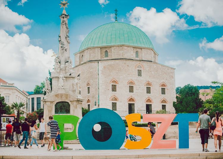 Késő nyári színházi mustrákat tartanak