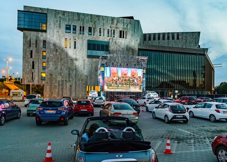 Újabb sebességre kapcsol a Müpa Autósmozi sorozata