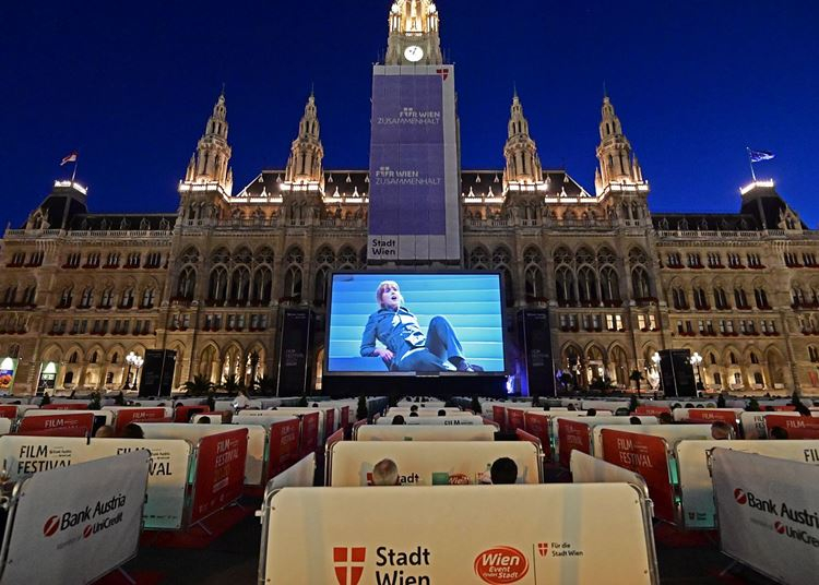 Zenei filmfesztivál a bécsi Rathausplatzon