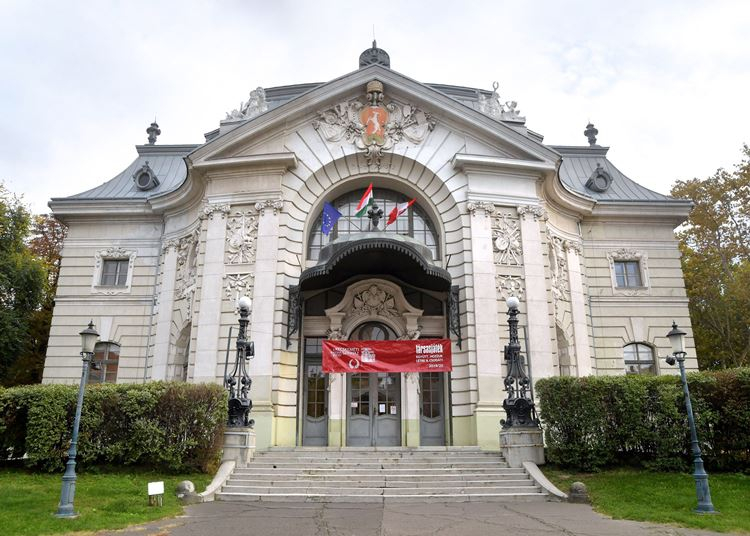 Folytatódnak a próbák, premierekre készül a Kecskemét Nemzeti