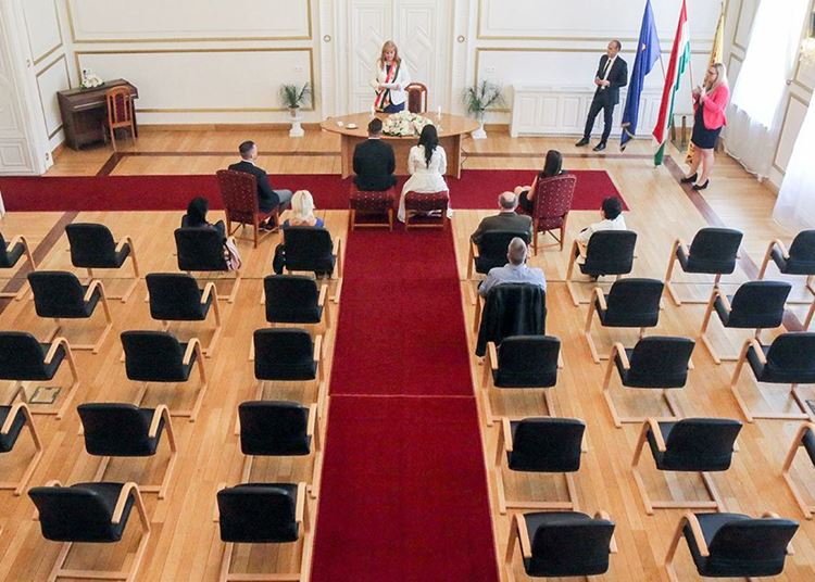 Befellegzett a lakodalmaknak? A koronavírusba beleremeg az esküvőipar is