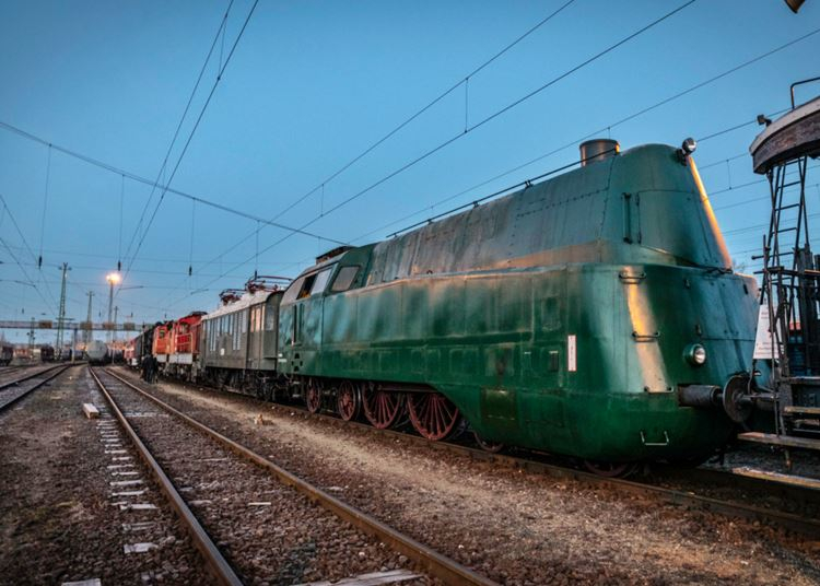 Különleges vasúti járművek érkeztek a Közlekedési Múzeumba
