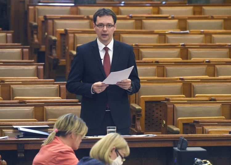 Megszűnt az illeték: ingyenes lett egy sor közigazgatási ügy intézése