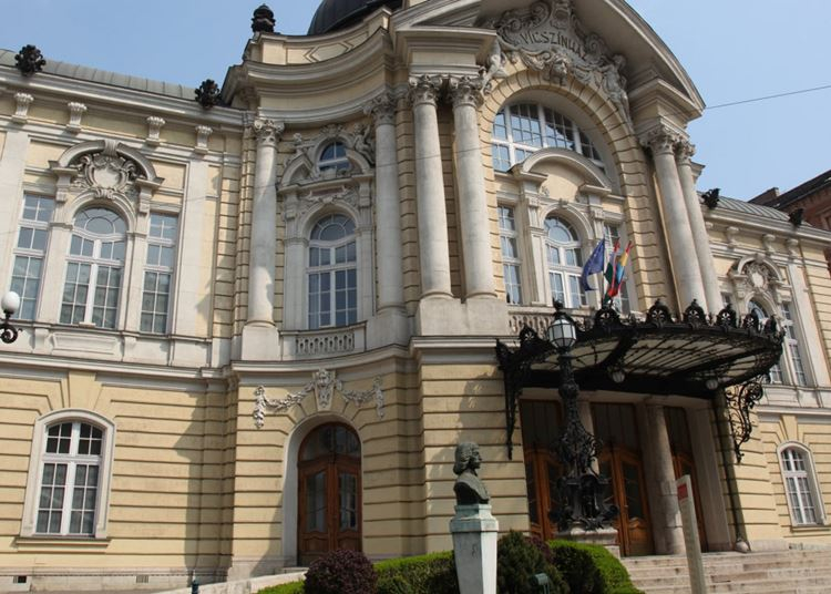 Kiköltözik a Margitszigetre a Vígszínház – egy kicsit