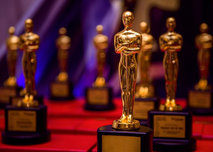 Az előadók, a jelöltek és vendégeik jelen lesznek az Oscar-gálán