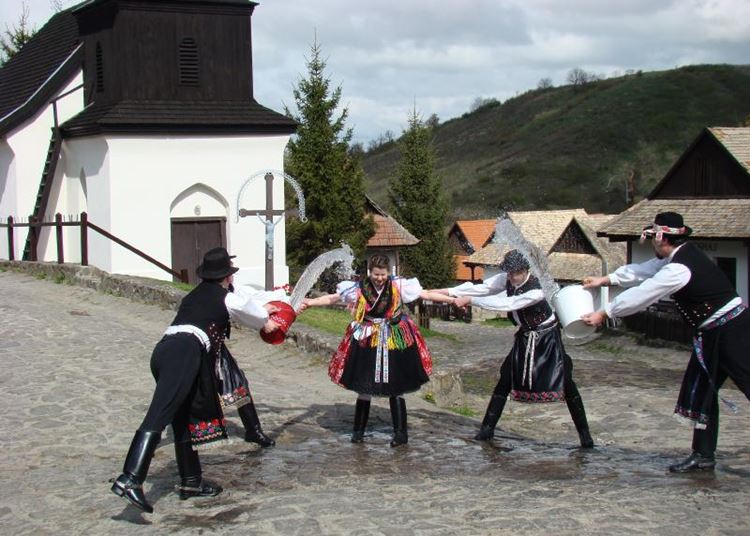 Elmarad a hollókői húsvét, augusztusban várják a fesztiválozókat