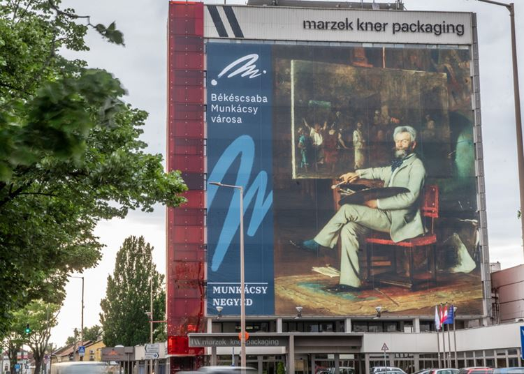 Óriásmolinóként helyezték ki Munkácsy egyik híres képét Békéscsabán
