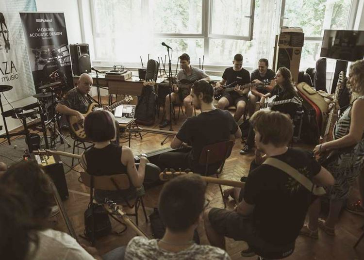 Hangszerkiállítással és tehetségkutatóval bővül a Gitármánia Tábor – 2021.  július 19-25.