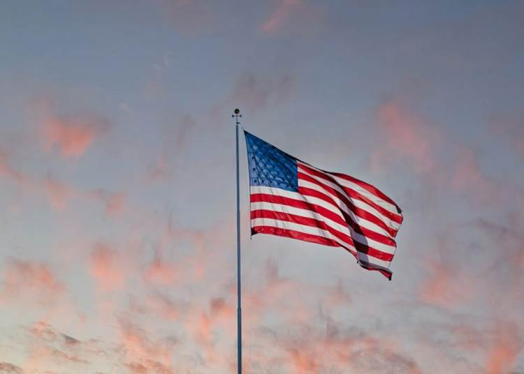 USA november elejétől megszünteti az utazási tilalmat az oltott utazók számára