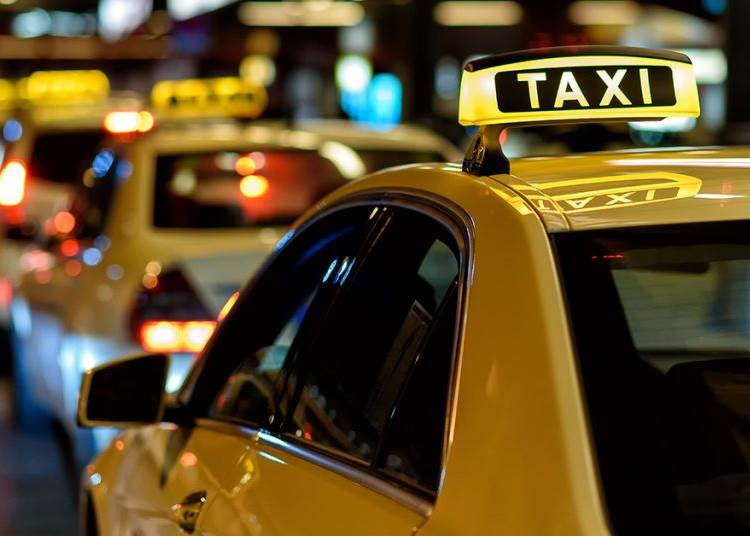 Már robotok is segítik a budapesti taxirendelést