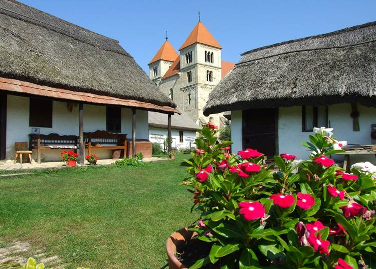 Megújulhatnak a népi építészeti emléknek minősülő épületek