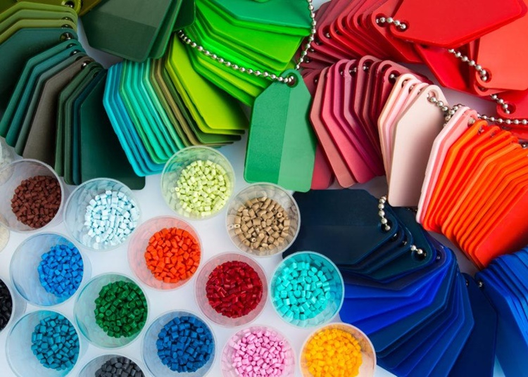 Az online divat márkák fele szűz műanyagból készül