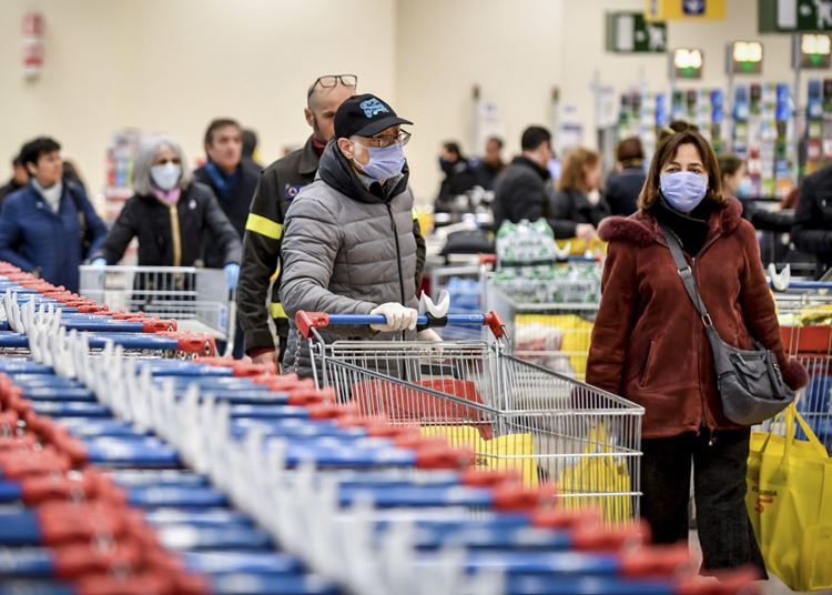Ezt kérik a vásárlóktól a magyarországi áruházláncok a koronavírus miatt