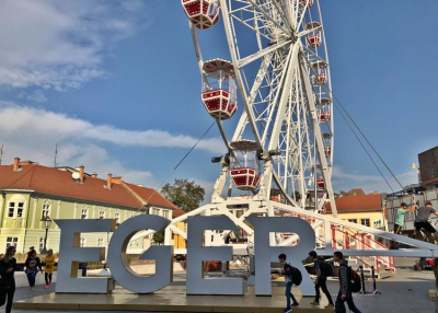 Harminc méter magasra repít az egri óriáskerék