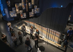 Divatbemutató, színház és zene - évfordulóját ünnepli az NM gyűjteményi kiállítása