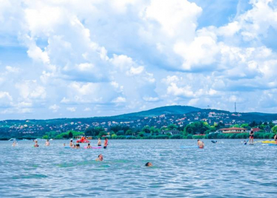 Felfüggesztették négy velencei-tavi strand működését