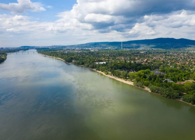 Pénteken nyit az ingyenes szabadstrand a Római-parton