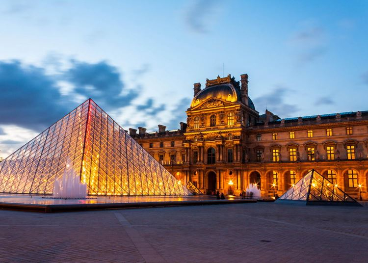 Párizs kvótához kötné a rövid távú lakáskiadást a turisztikai zónákban