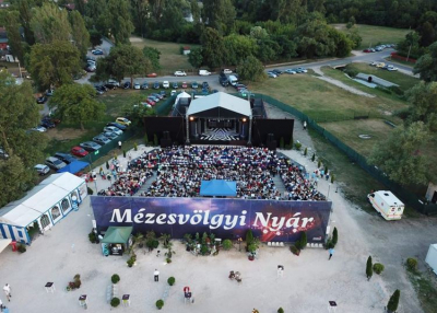 Musicalek és vígjátékok is várják a közönséget a Mézesvölgyi Nyáron
