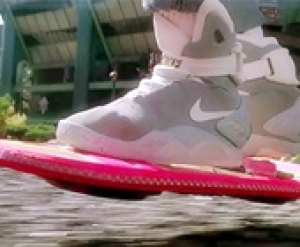 Használat közben Marty McFly önbekötős cipője