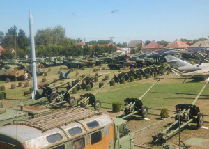 &quot;Férfias játékok&quot;: Pintér Művek Haditechnikai Park Kecelen