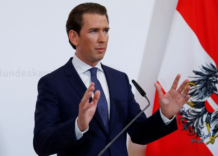 Ausztriában betiltják már az 5 főnél nagyobb összejöveteleket is