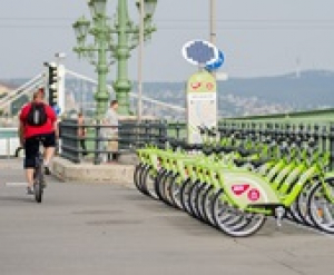 Közösségi mobilitási pont nyílt a fővárosi Szent Gellért téren