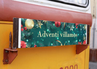 Mikulásbusszal és adventi villamossal is utazhatunk Budapesten