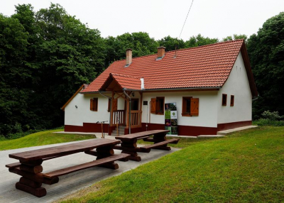 Megújult a Kéktúra útvonalán két turistaszállás a Kelet-Mecsekben