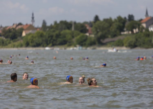 Teljes hajózár lép életbe a Duna-átúszás idejére