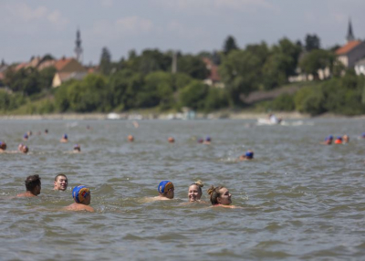 Teljes hajózár lép életbe a Duna-átúszás idejére