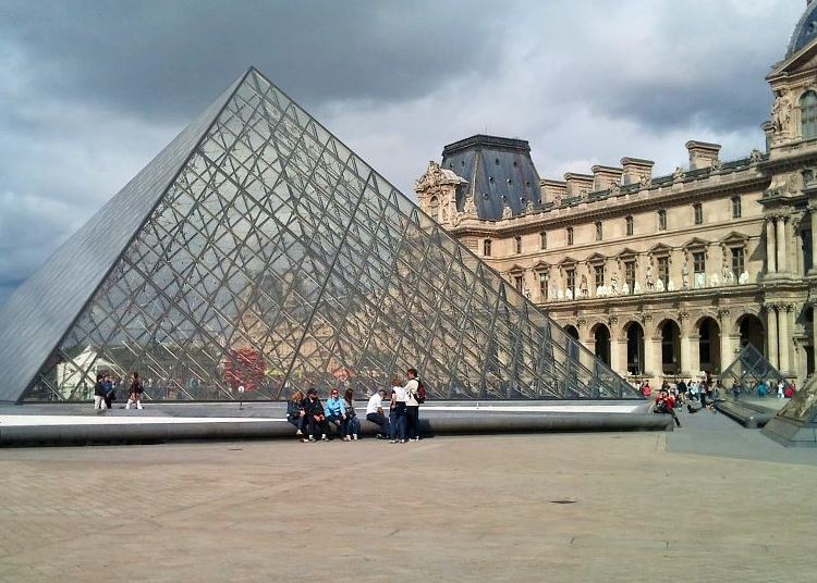 Párizsban hétfőn újranyit a Louvre