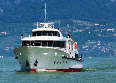 Pörög a szezon: hihetetlen programokkal várják a hajózás szerelmeseit a Balatonon