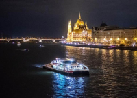 Szilveszterre ismét Budapestre érkezik a Duna leggyorsabb hajója