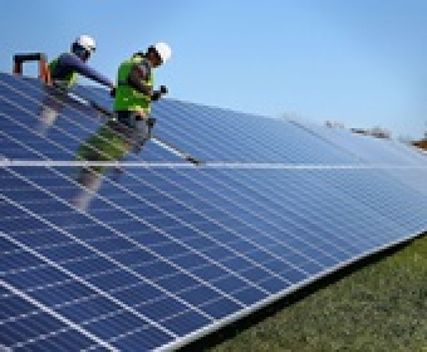 17 napelemparkot létesít egy holland cég, a magyar piac élére törnek