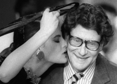 Yves Saint-Laurent emlékkiállítások a párizsi múzeumokban