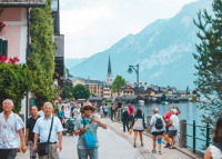 A Jégvarázs miatt turistaroham fojtogat egy osztrák falut
