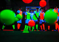 Neon Dodgeball, azaz UV-kidobós