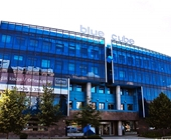 Gyógyszeripari rendszergazda cég költözik a Blue Cube-ba