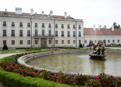 Átadták a fertődi Esterházy-kastély megújult nyugati szárnyát