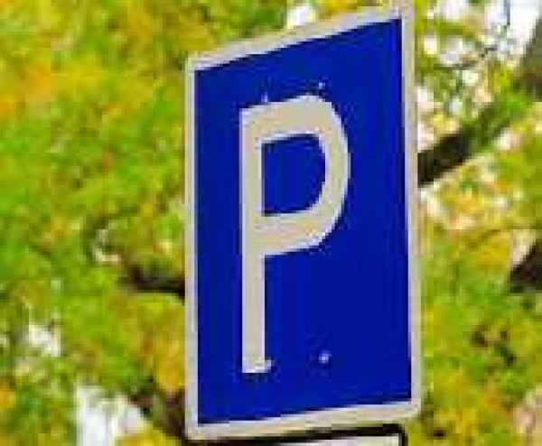 Megszűnik a hétvégi fizetős parkolás a Városligetben