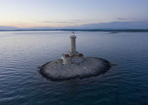 A magyarok kedvenc nyaralóhelyén egy egész világítótornyot és szigetet is kibérelhetünk